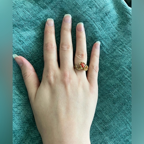 Vintage Gold Tone Ring - Picture 6 of 9